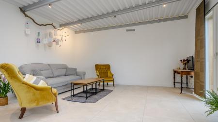8442264-interior06.jpg