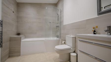 8442264-interior14.jpg