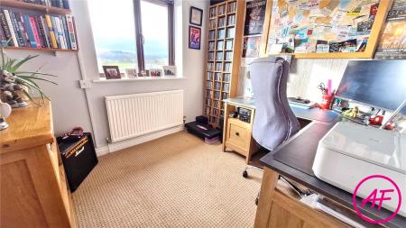 Bed 4/Home Office