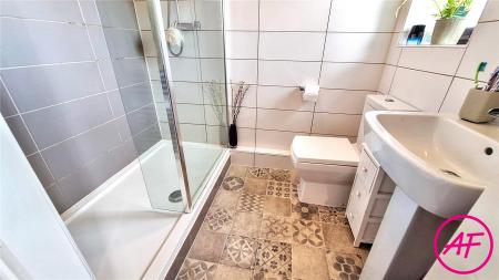 En-Suite Shower