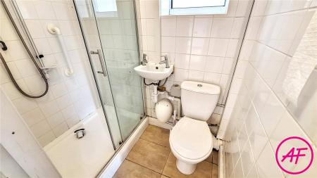 G.R. Shower Room