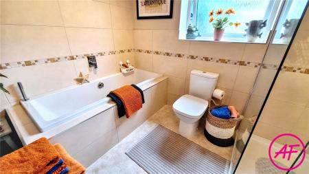En-Suite Bath/Shower