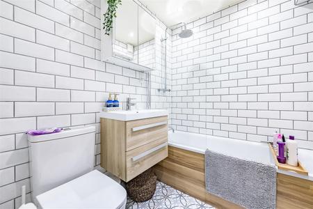 BATHROOM2.jpg