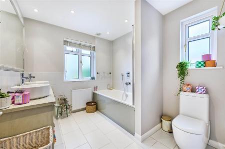 James_Anderson_-_Stonehill_Road_London__SW14_8RR_2