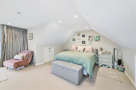 James_Anderson_-_Stonehill_Road_London__SW14_8RR_3