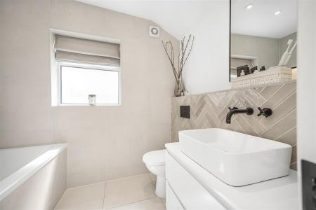 20250520_ nards_Road_SW14_7LY_Bathroom_1_12_of_21_