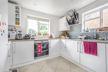 2025071 Stanley_Road_London__SW14_7DZ-14.jpg