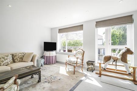 2 ewsbury_Avenue_East_Sheen__London__SW14_8JZ00012