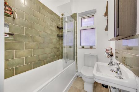 James_Anderson__Clifford_Avenue_London__SW14_7BS08