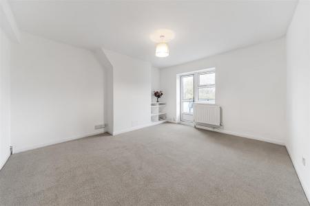 James_Anderson_Sheen_Sales_104_Chertsey_Court_Clif