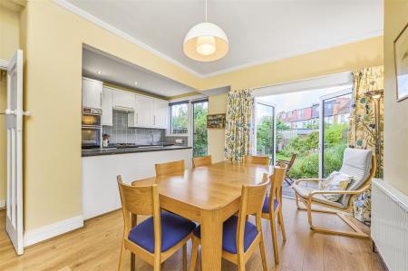 James_Anderson_-_Graemedyke_Avenue_London__SW14_7B