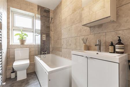 James_anderson-62_chertsey_court__6_.JPG