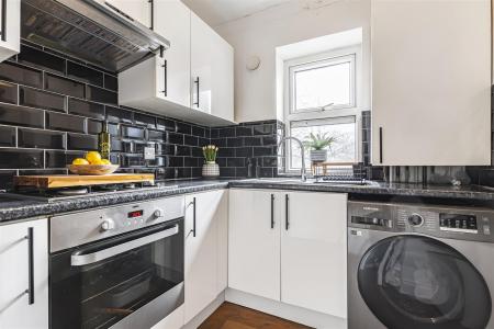 James_anderson-62_chertsey_court__9_.JPG