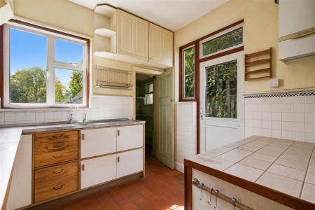 Kitchen 2.jpg
