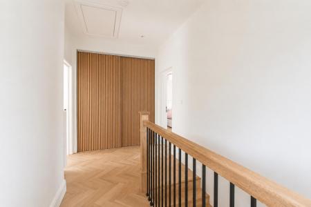 upstairs hall.png