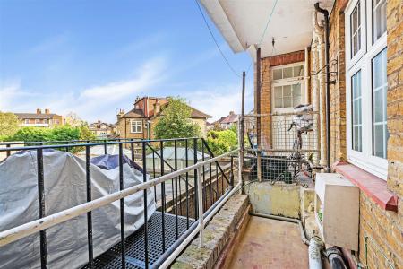 JA-18 Penrhyn Crescent-1