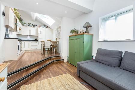 JA-3_Lambourn_House-3.jpg