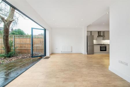 27241_ja_gff_63_burlington_avenue_12