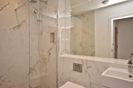 ensuite.jpg