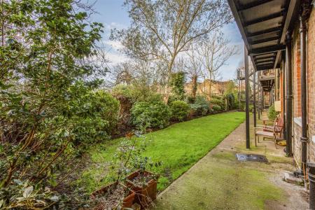 JA-251a__Upper_Richmond_Road_West_East_Sheen_SW14_