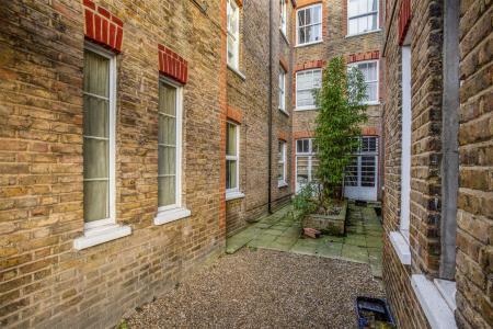 JA-251a__Upper_Richmond_Road_West_East_Sheen_SW14_