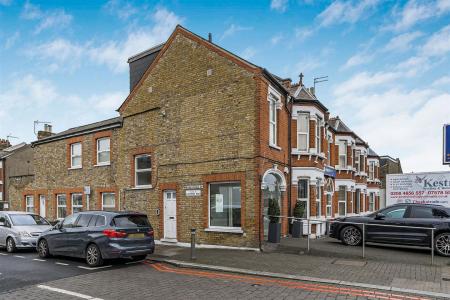 Flat_B__156_Upper_Richmond_Road_West-3.jpg