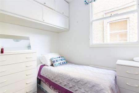 Bed 2.jpg