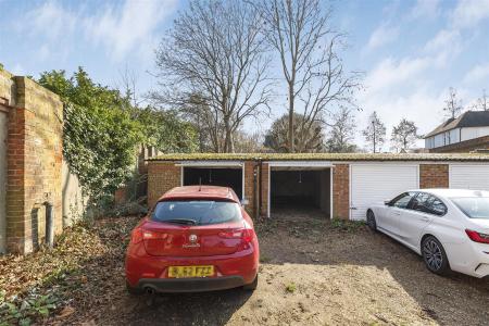 James_anderson-garage_2__25_lytton_grove___4_.JPG