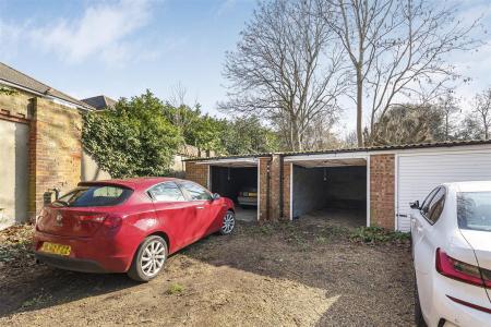 James_anderson-garage_2__25_lytton_grove___5_.JPG