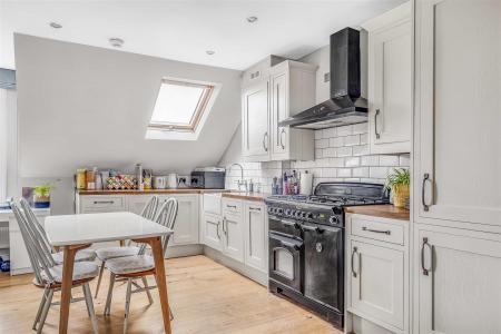 JA-Flat_3__23_Clarendon_Drive-12.jpg