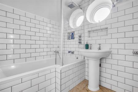 JA-Flat_3__23_Clarendon_Drive-13.jpg