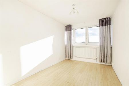 19644_james_anderson_43_woodcote_close_9_lo