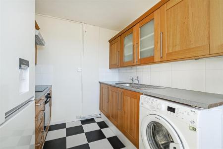 19644_james_anderson_43_woodcote_close_5_lo