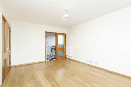 19644_james_anderson_43_woodcote_close_6_lo