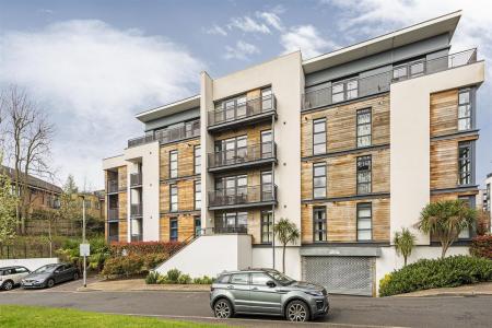 20318_ja_11_glouncester_house_1_lo