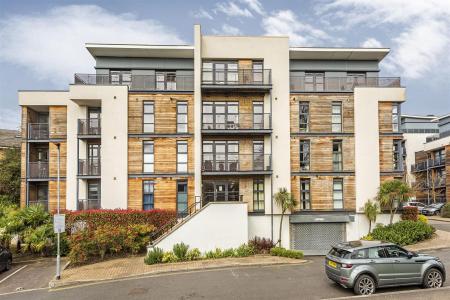 20318_ja_11_glouncester_house_2_lo