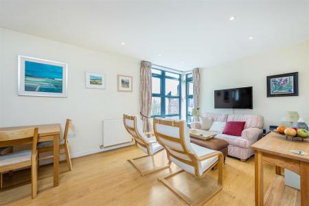 20318_ja_11_glouncester_house_8_lo