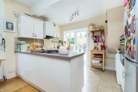 31685_ja_111_putney_bridge_road_11_lo