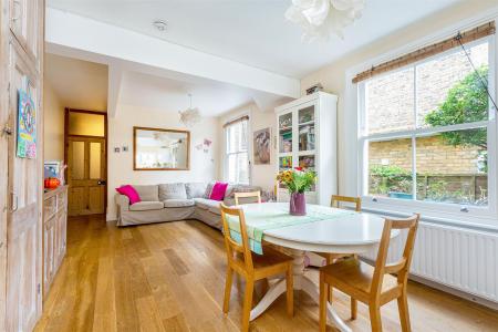 31685_ja_111_putney_bridge_road_8_lo