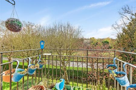 28367_ja_151_hayward_gardens_1_lo