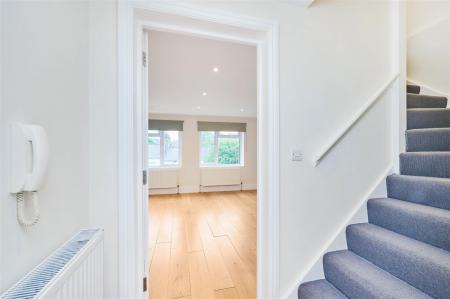 James_Anderson_-_36c_Roehampton_High_Street_SW15_4