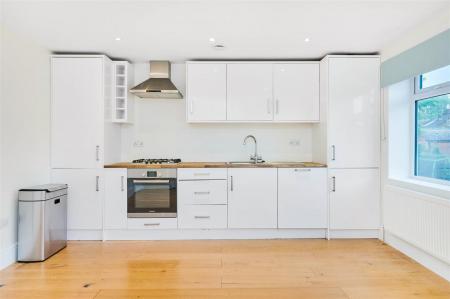 James_Anderson_-_36c_Roehampton_High_Street_SW15_4