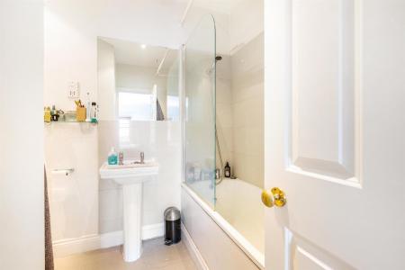 22699_james_anderson___flat_2_2_holmbush_road___11