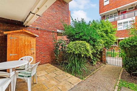 22288_james_anderson_39_woking_close_3_lo