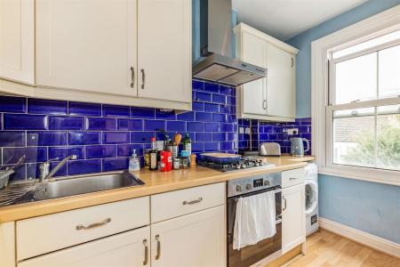 30572_james_anderson___flat_3_131_disraeli_road___