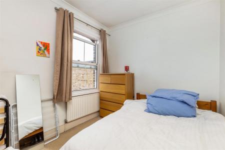 30572_james_anderson___flat_3_131_disraeli_road___
