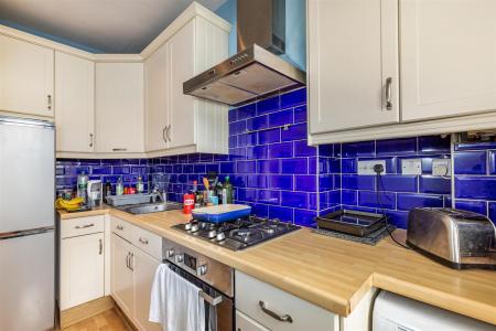 30572_james_anderson___flat_3_131_disraeli_road___