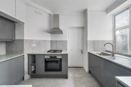 To Let - Ross Court SW15 3NZ-No Watermark-17.jpg