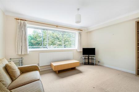 31445_ja_16_ashcombe_court_11_lo