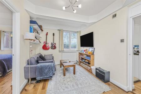 James_Anderson_-__Flat_4__windsor_court_20_frogmor